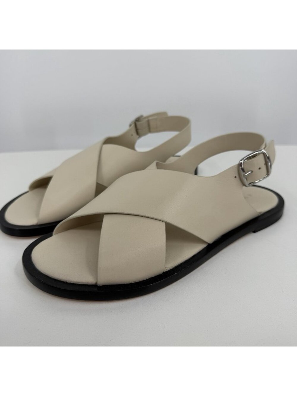 Everlane The City Crossover Sandals size 9 in Cream Leather Ankle Strap Buckle